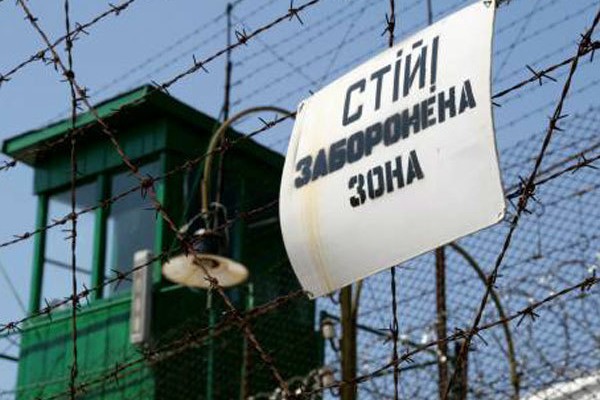 Порошенко схвалив дозвіл засудженим користуватися інтернетом