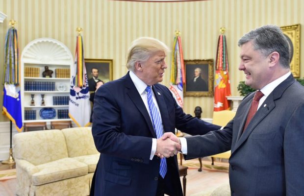 Порошенко вітає підписання Трампом антиросійських санкцій