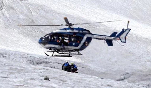 french-alpes-avalanche-rescuers
