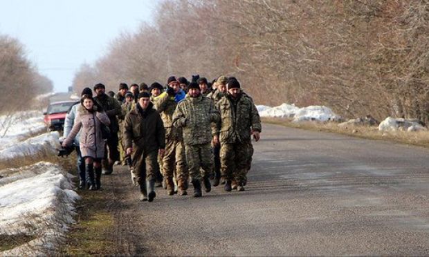 Марш 46 армійців 53-ї бригади на Миколаїв. Фото: УНІАН