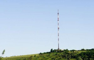 Так виглядала 222-метрова телевишка на горі Карачун поблизу Слов'янська Донецької області. Вона була зруйнована внаслідок бойових дій у червні 2014 року