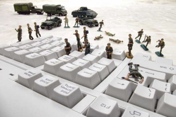 гібридна війна - солдати клавіатури