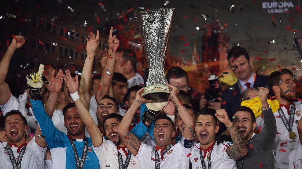 Sevilla's players  celebrate with the trophy after winning  the UEFA Europa League final football match between Liverpool FC and Sevilla FC at the St Jakob-Park stadium in Basel, on May 18, 2016. Photo: PAUL ELLIS/AFP/Getty Images)