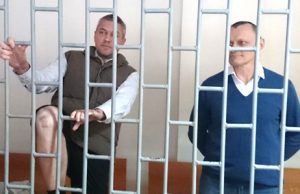 Станіслав Клих у суді Грозного демонструє сліди тортур