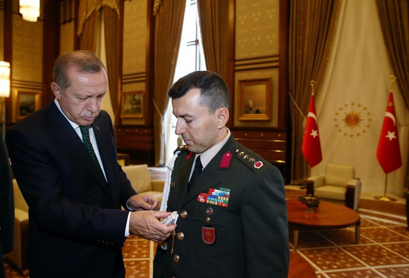 Президент Туреччини Реджеп Таїп Ердоган зі своїм військовим радником Алі Яджичі. Фото: yenisafak.com