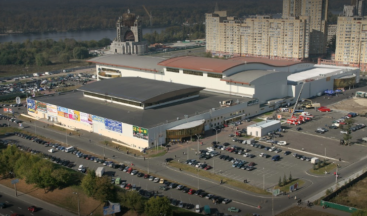 Міжнародний виставковий центр біля станції метро Лівобережна. Фото: Вікіпедія
