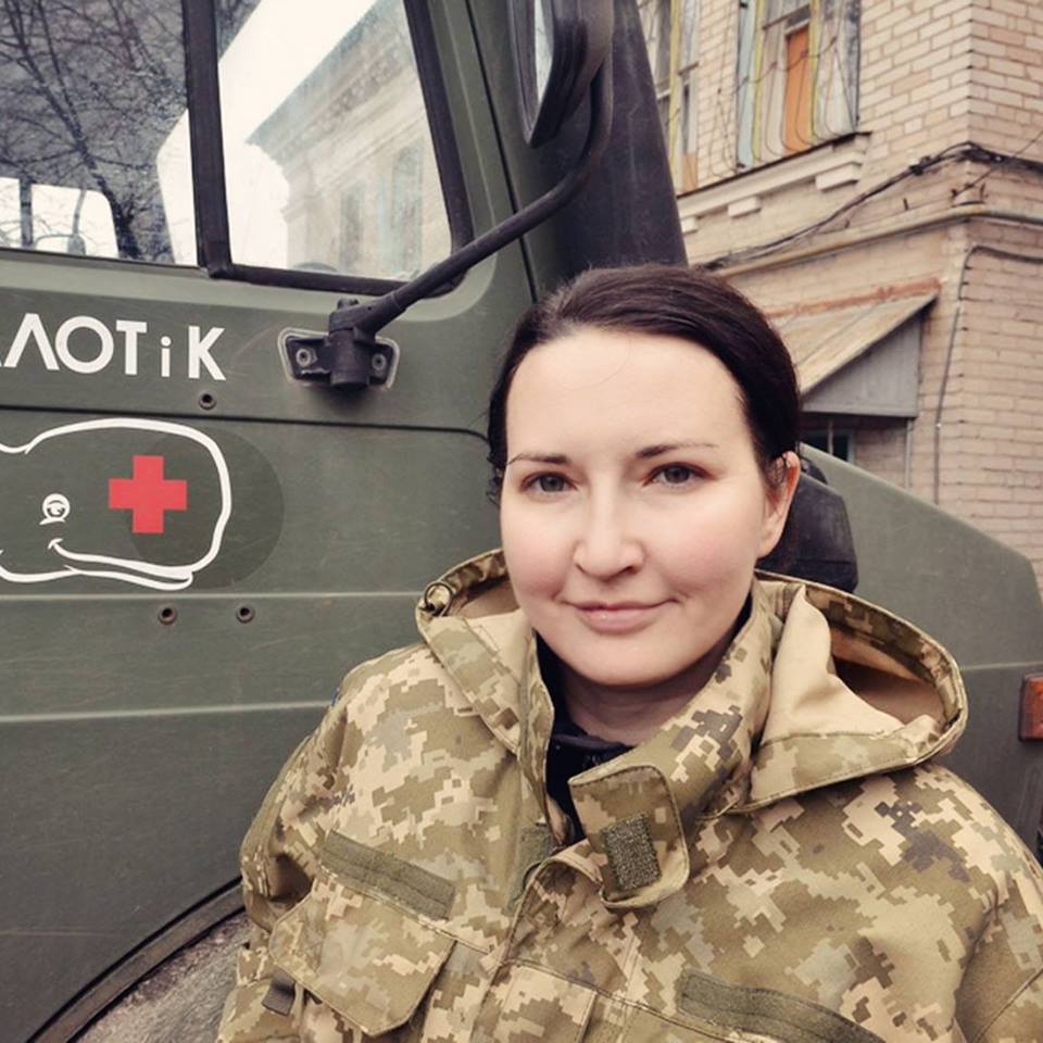 Оксана Чорна і медичне авто Кашалотик. Фото з ФБ