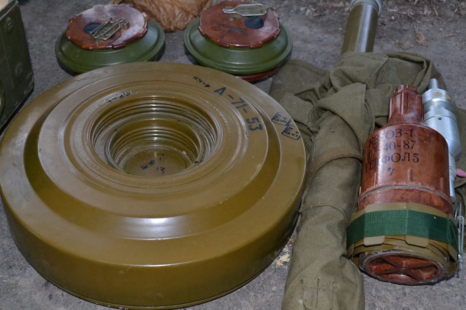 схрон з боєприпасами в селі Безгинове - зона АТО_10