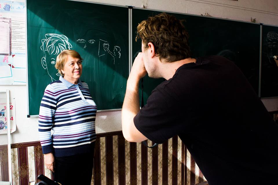 Вчителька Марина Марченко з автором проекту