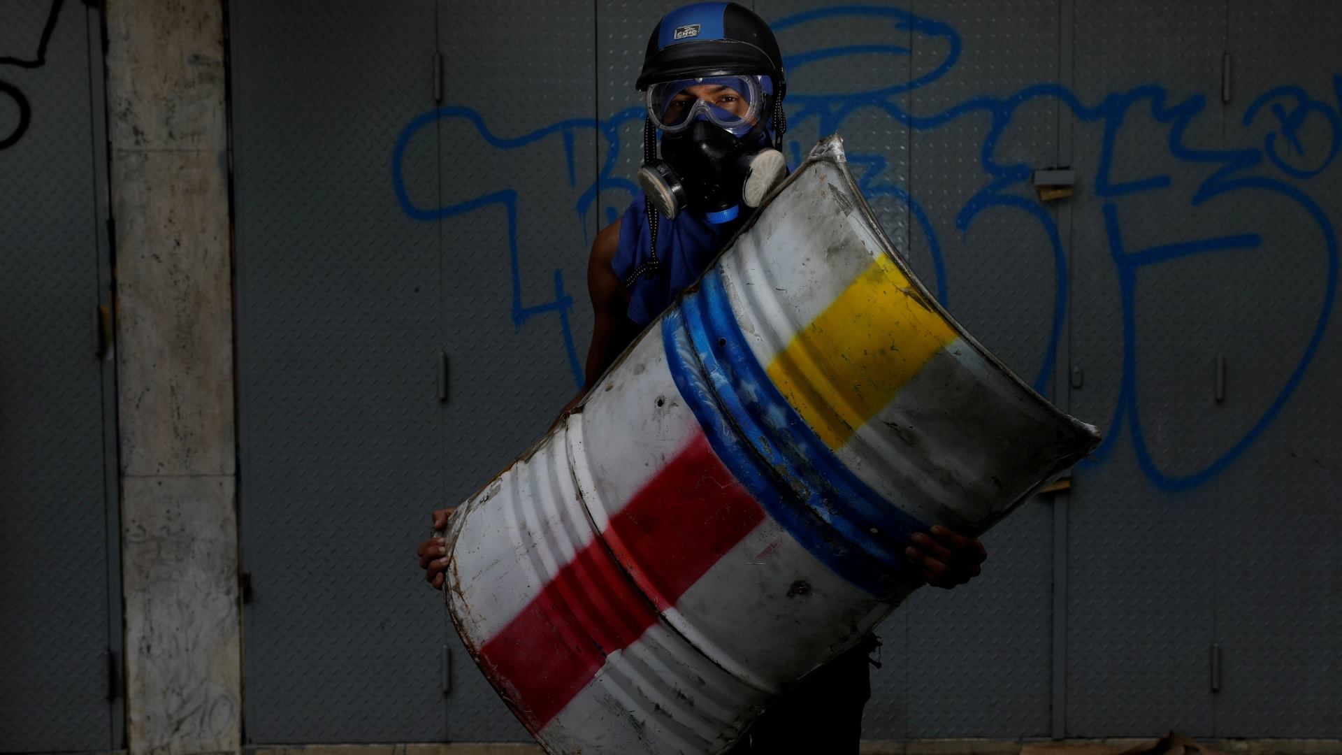 protesters shields - Venezuela _ щити Венесуела _ (12)