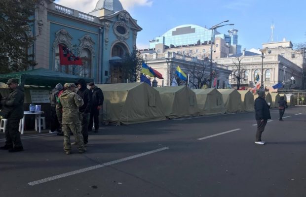 Скандальний екс-«регіонал» зізнався у фінансуванні «майдану» під Радою