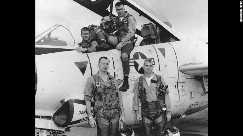 Джон Маккейн - льотчик ВМС США 1965