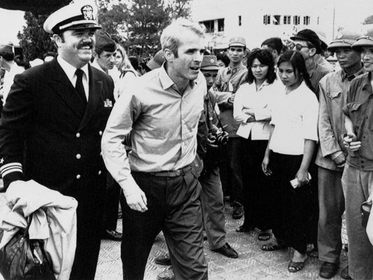 Джон Маккейн - вихід із госпіталя Ханоя 1973