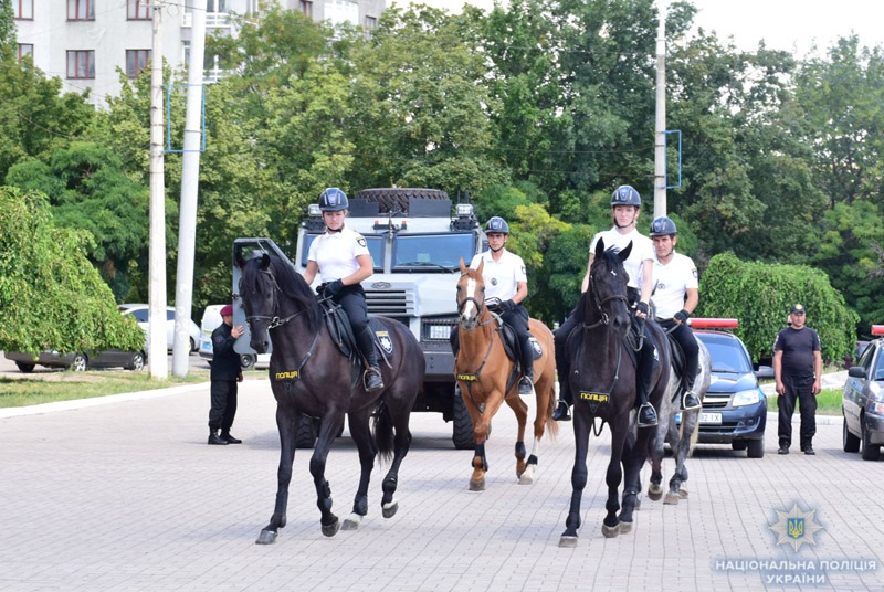 туристична поліція Маріуполя - коні