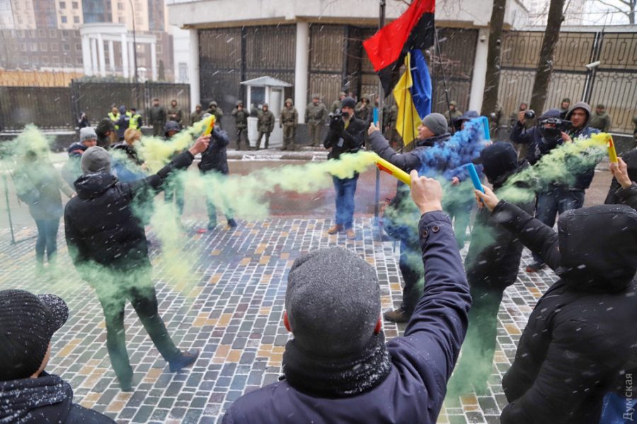 акція протесту під консульством РФ - Одеса фаєри