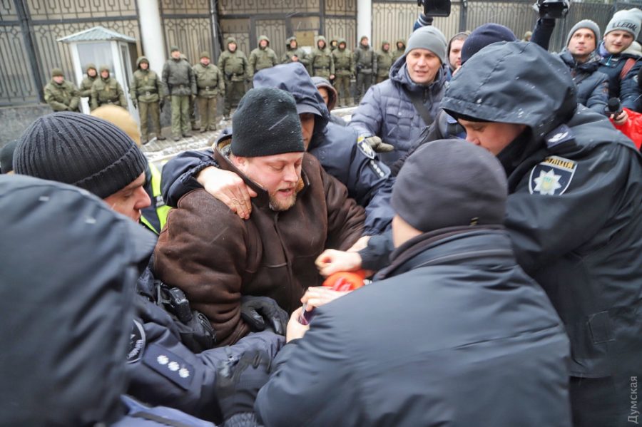 затримання учасників акції в Одесі _червона фарба Пановський