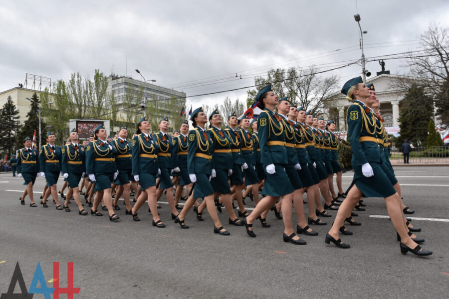 парад 9 травня 2021 - Донецьк_10 жінки