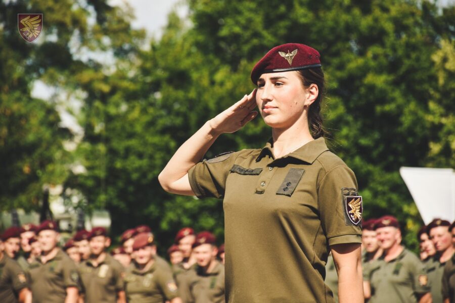 ДШВ Житомирська область берет військова жінки