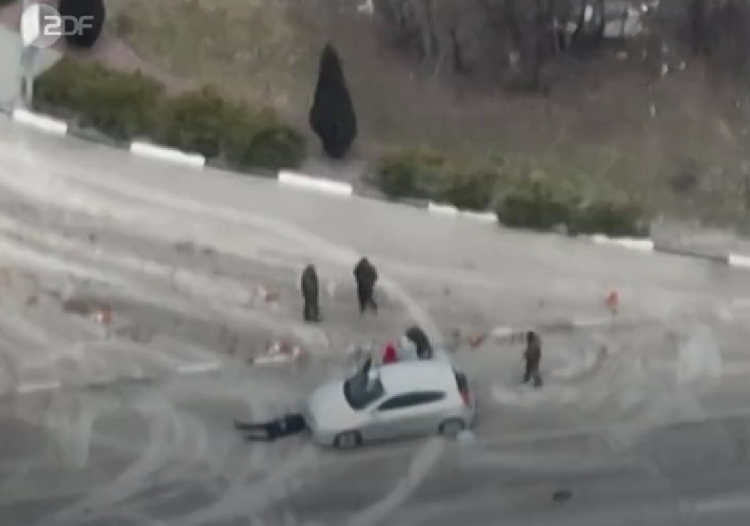 Німецький канал ZDF показав відео, як рашисти під Києвом розстріляли водія  цивільного авто