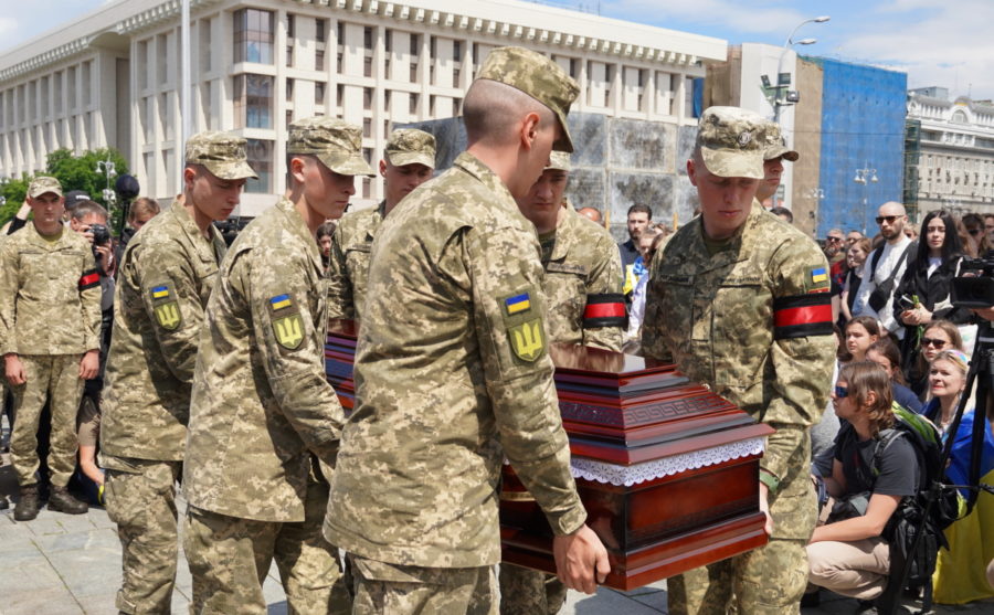 похорон Романа Ратушного - Майдан - труна - почесна варта