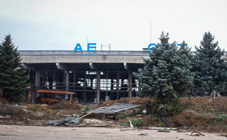 Херсон - зруйнований аеропорт Чорнобаївка