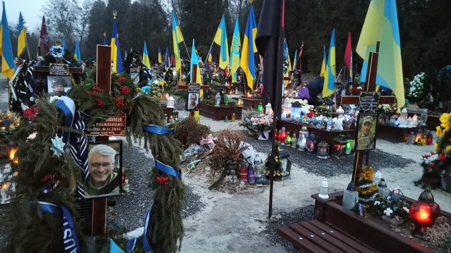 Львів - Марсове поле - поховання загиблих на війні з Росією - січень 2023_31