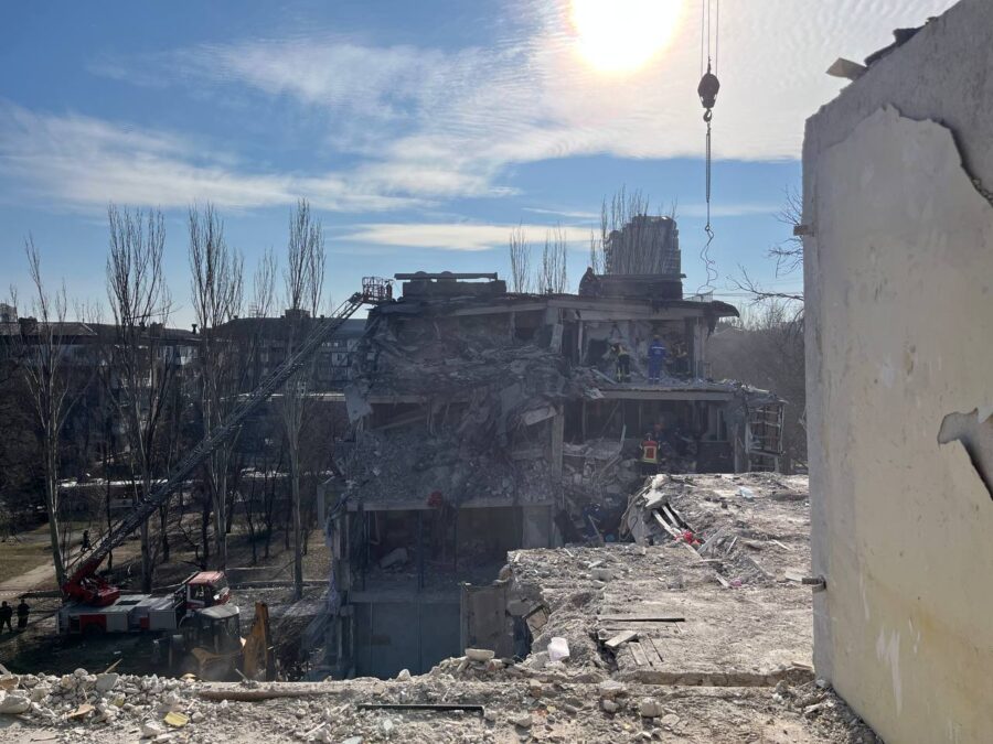 Запоріжжя - зруйнований будинок після обстрілу С-300 - 04-03-2023_1