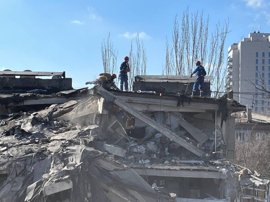 Запоріжжя - зруйнований будинок після обстрілу С-300 - 04-03-2023_4