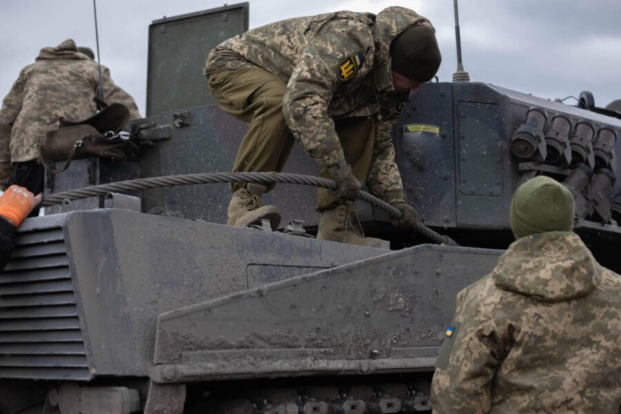 Зведена група інструкторів зі збройних сил Королівства Норвегії Forsvaret у Польщі навчає військовослужбовців ЗС України керувати танками Leopard 2_6