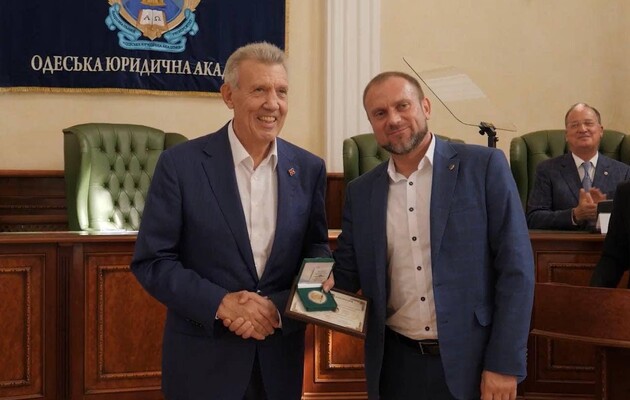 НАБУ відсторонило директора Одеського теруправління Деуліна після нагороди  від Ківалова