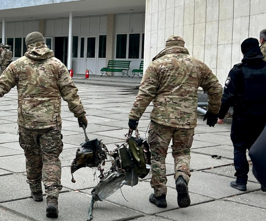 Ворожа ракета поцілила в один з лікувальних закладів Києва, де ...