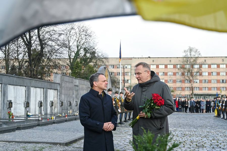 Міністр закордонних справ Нідерландів Каспар Вельдкамп у Львові 12 квітня 2025 року. Фото: ТГ Андрія Садового