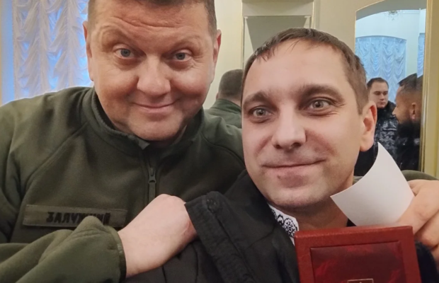 Роман Замрій разом з колишнім головнокомандувачем ЗСУ Валерієм Залужним. Фото: ФБ Романа Замрія