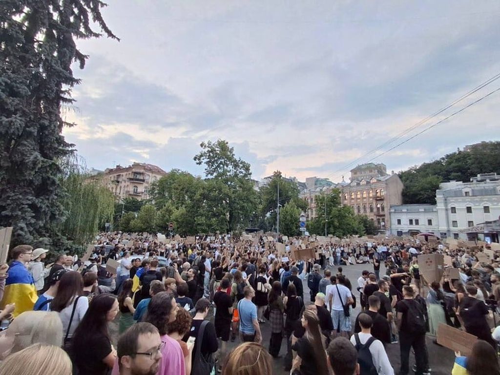 Протест під Верховною Радою проти законопроєкту №12414. 22 липня 2025 рік. Фото: ТГ Телебачення Торонто
