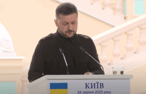 Президент України Володимир Зеленський під час спільної пресконференції з прем'єр-міністром Канади Марком Карні у Києві 24 серпня 2025 року