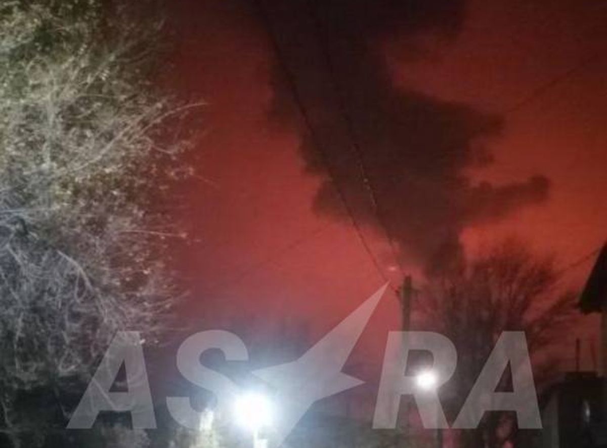 Оренбургзький ГПЗ горить після атаки дронів у ніч на 19 жовтня 2025 року. Фото: Astra
