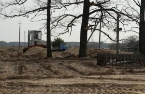 Пошукові роботи в селі Угли на Рівненщині. Фото: "Суспільне. Рівне"